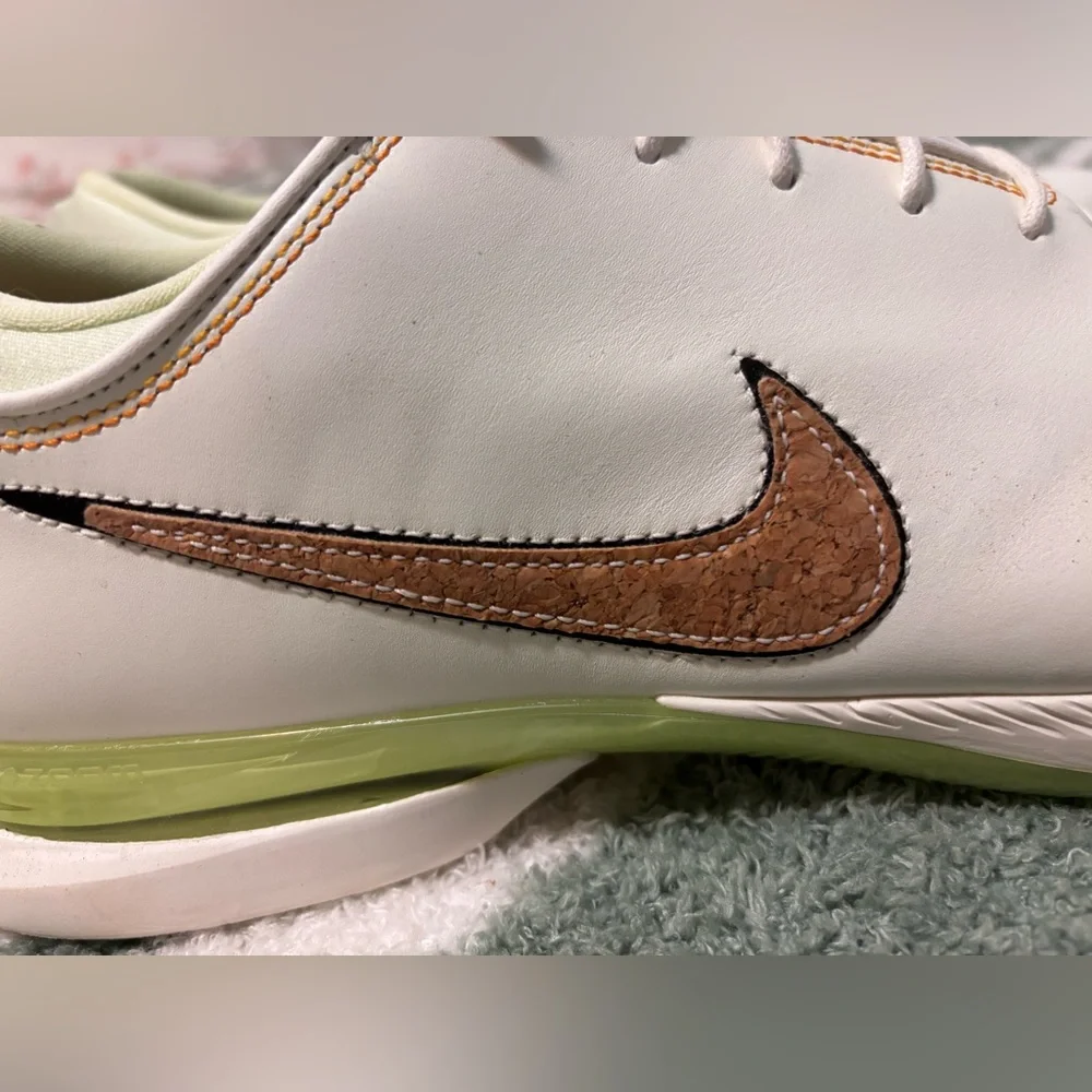 Nike Men's Sz 13 White and Tan Cork Golf Shoes - Picture 3 of 5